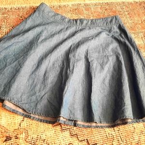 FOREVER 21 size M denim inspired skirt